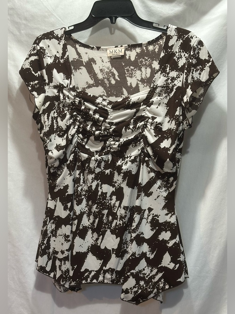 MKM Designs Dark Brown and White Ruched with Cap-Sleeve Blouse